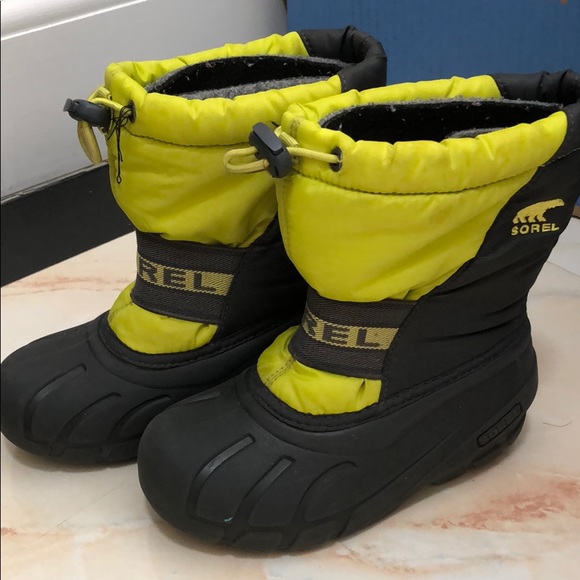 womens black leather trainer
